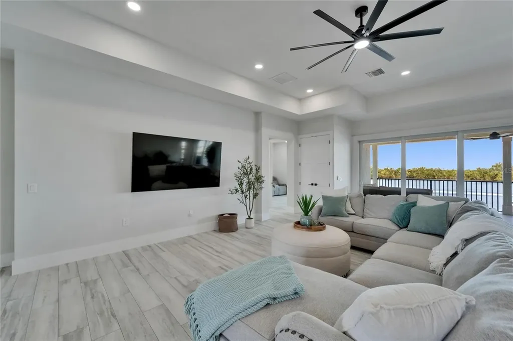 935 Chipaway Drive Apollo Beach FL 33572