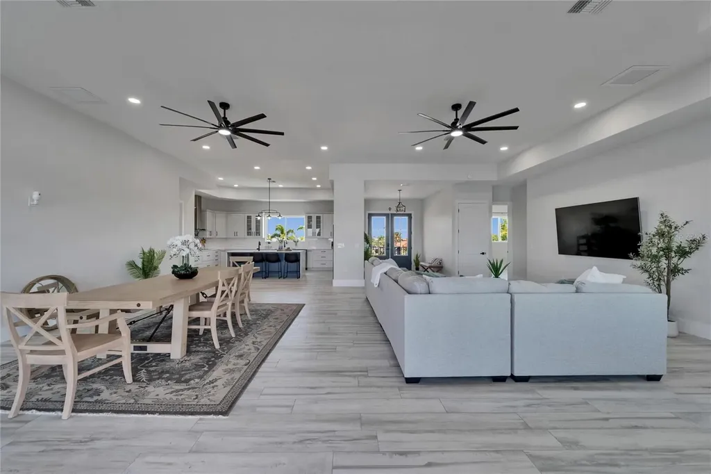 935 Chipaway Drive Apollo Beach FL 33572