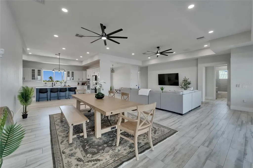 935 Chipaway Drive Apollo Beach FL 33572