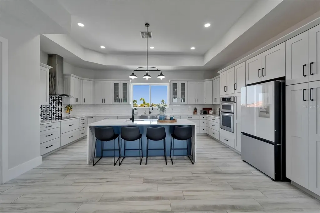 935 Chipaway Drive Apollo Beach FL 33572