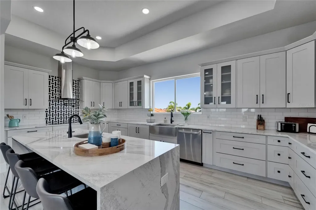 935 Chipaway Drive Apollo Beach FL 33572