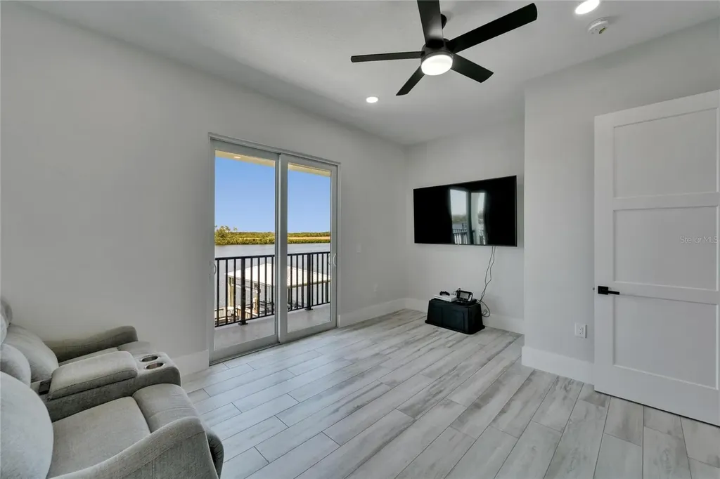 935 Chipaway Drive Apollo Beach FL 33572