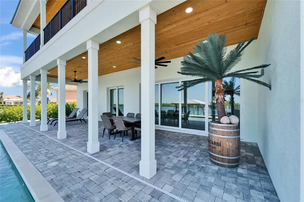 935 Chipaway Drive Apollo Beach FL 33572