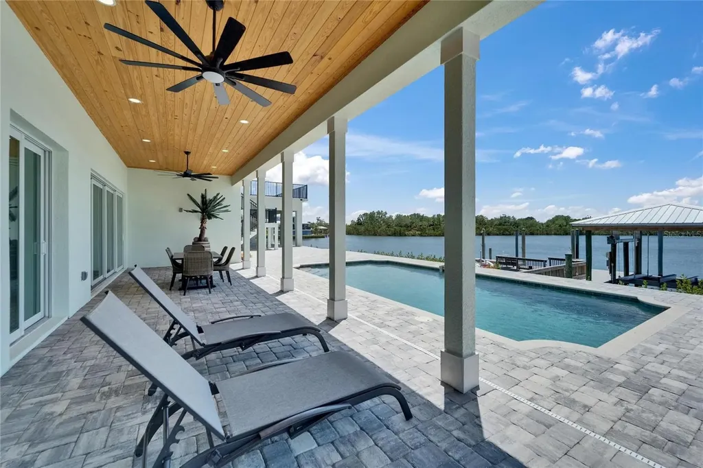 935 Chipaway Drive Apollo Beach FL 33572