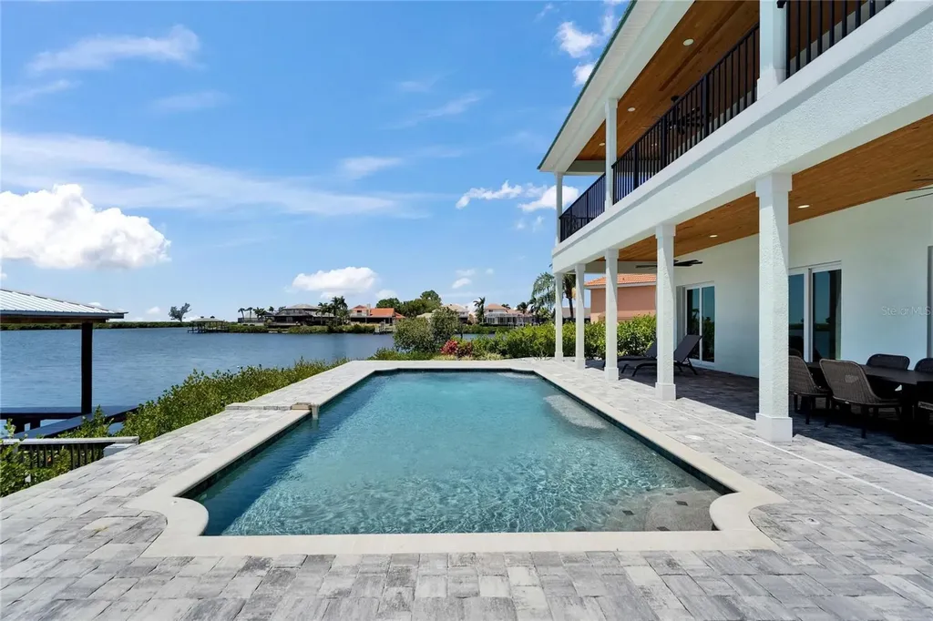 935 Chipaway Drive Apollo Beach FL 33572