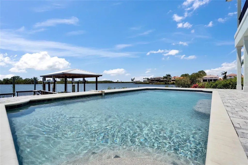 935 Chipaway Drive Apollo Beach FL 33572