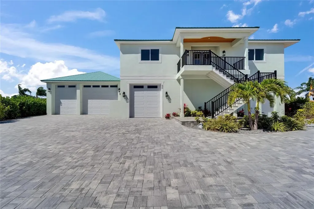 935 Chipaway Drive Apollo Beach FL 33572