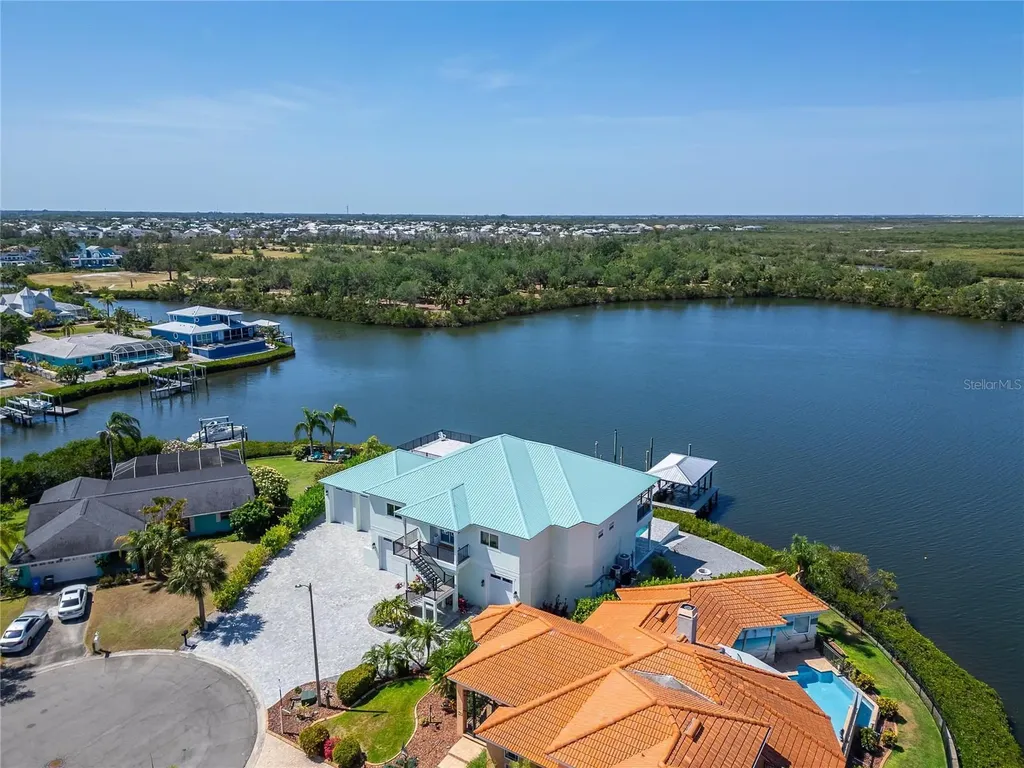 935 Chipaway Drive Apollo Beach FL 33572