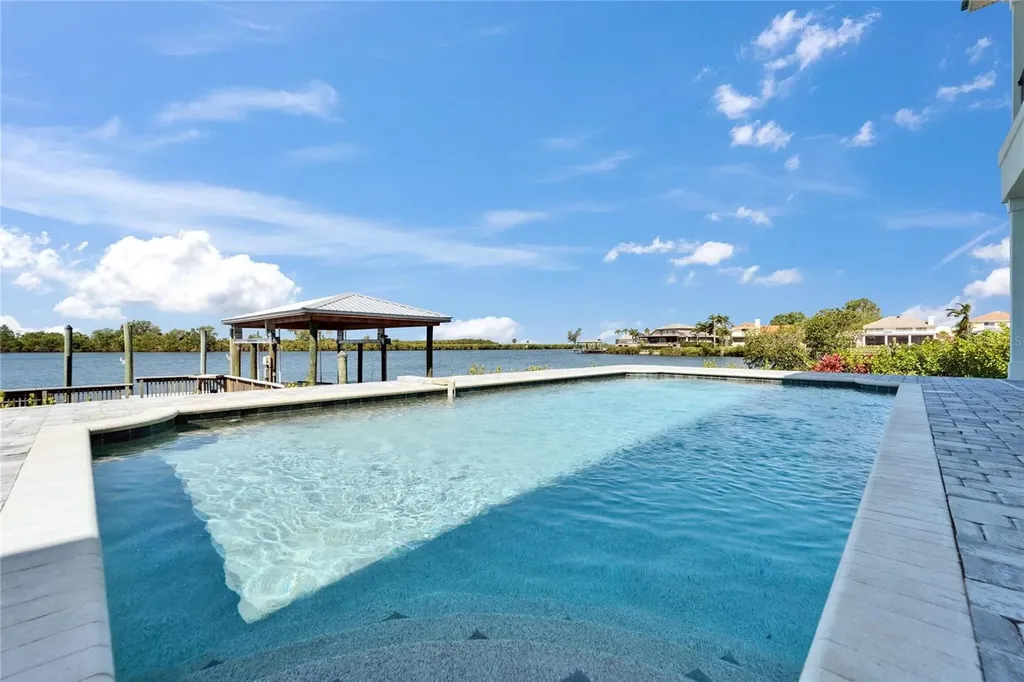 935 Chipaway Drive Apollo Beach FL 33572