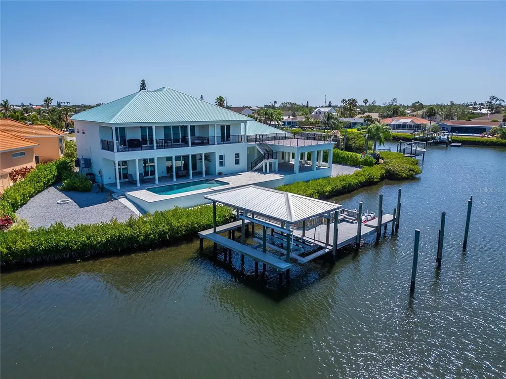 935 Chipaway Drive Apollo Beach FL 33572