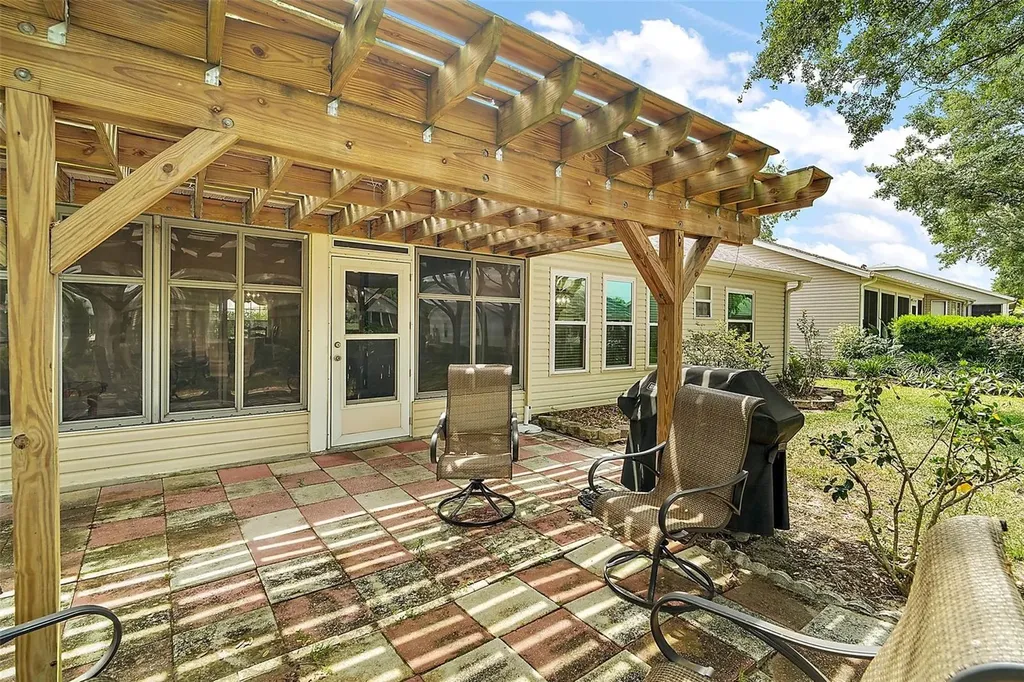 25333 River Crest Drive Leesburg FL 34748