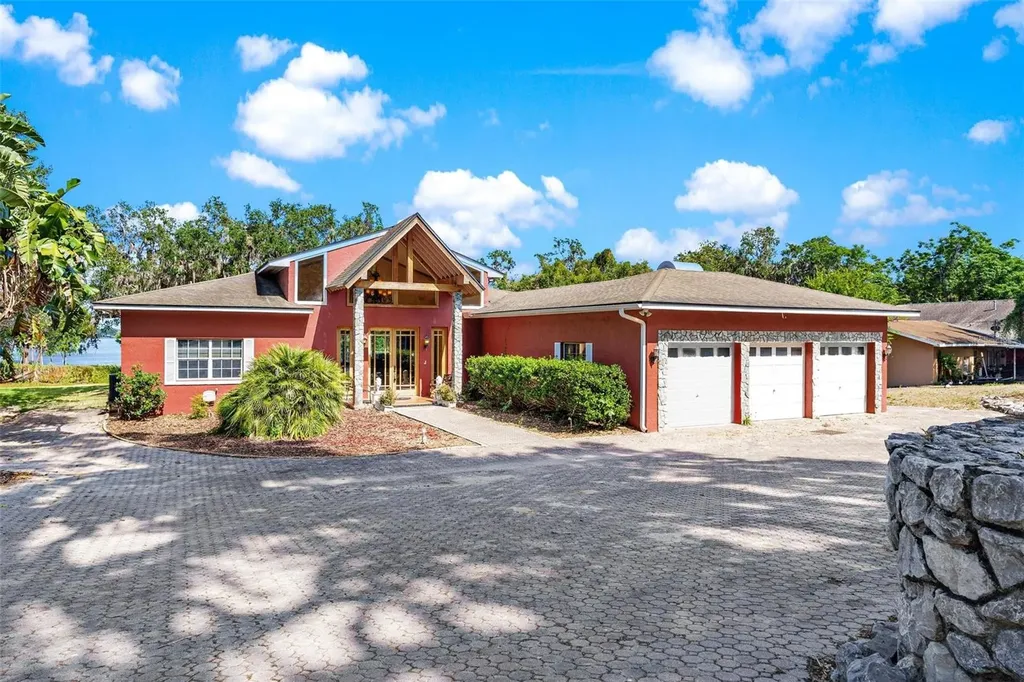 2400 N Griffin Drive Leesburg FL 34748