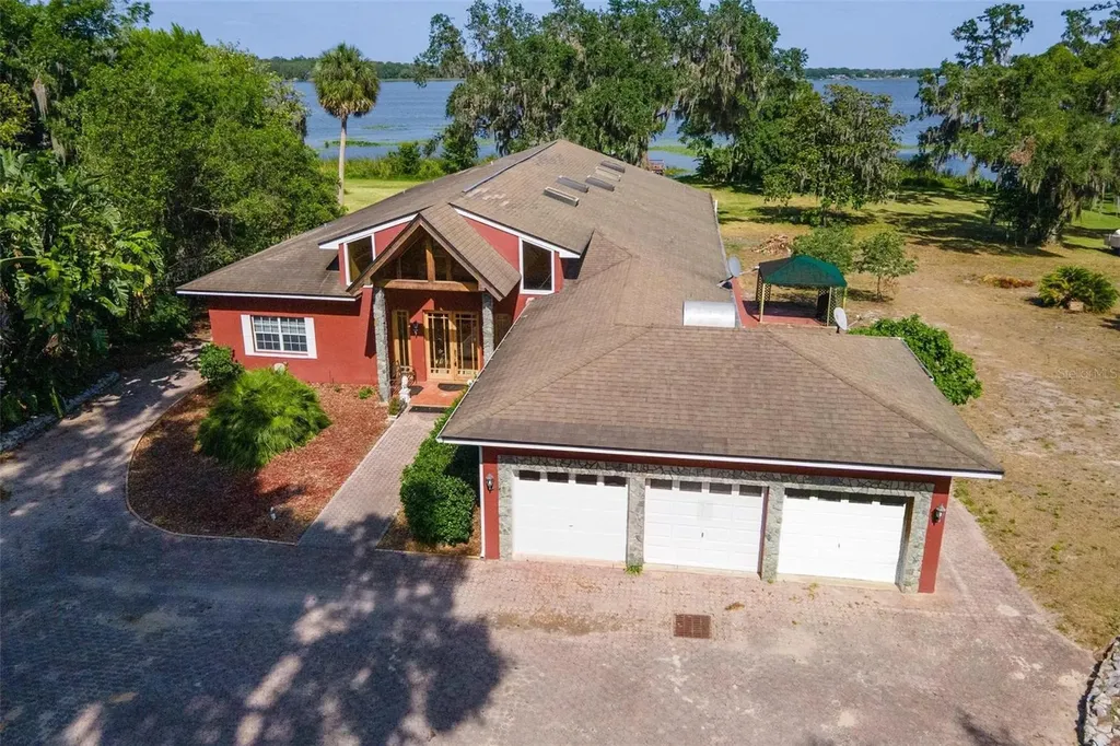 2400 N Griffin Drive Leesburg FL 34748
