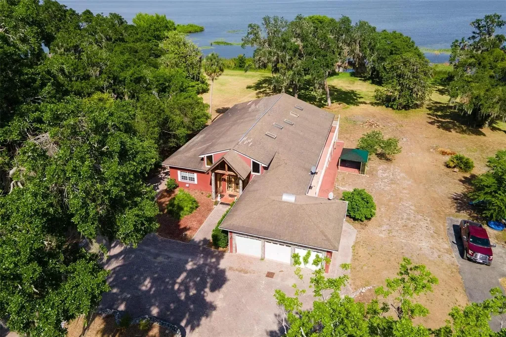 2400 N Griffin Drive Leesburg FL 34748
