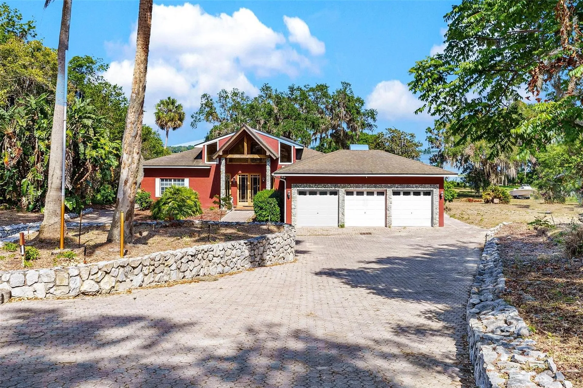 2400 N Griffin Drive Leesburg FL 34748