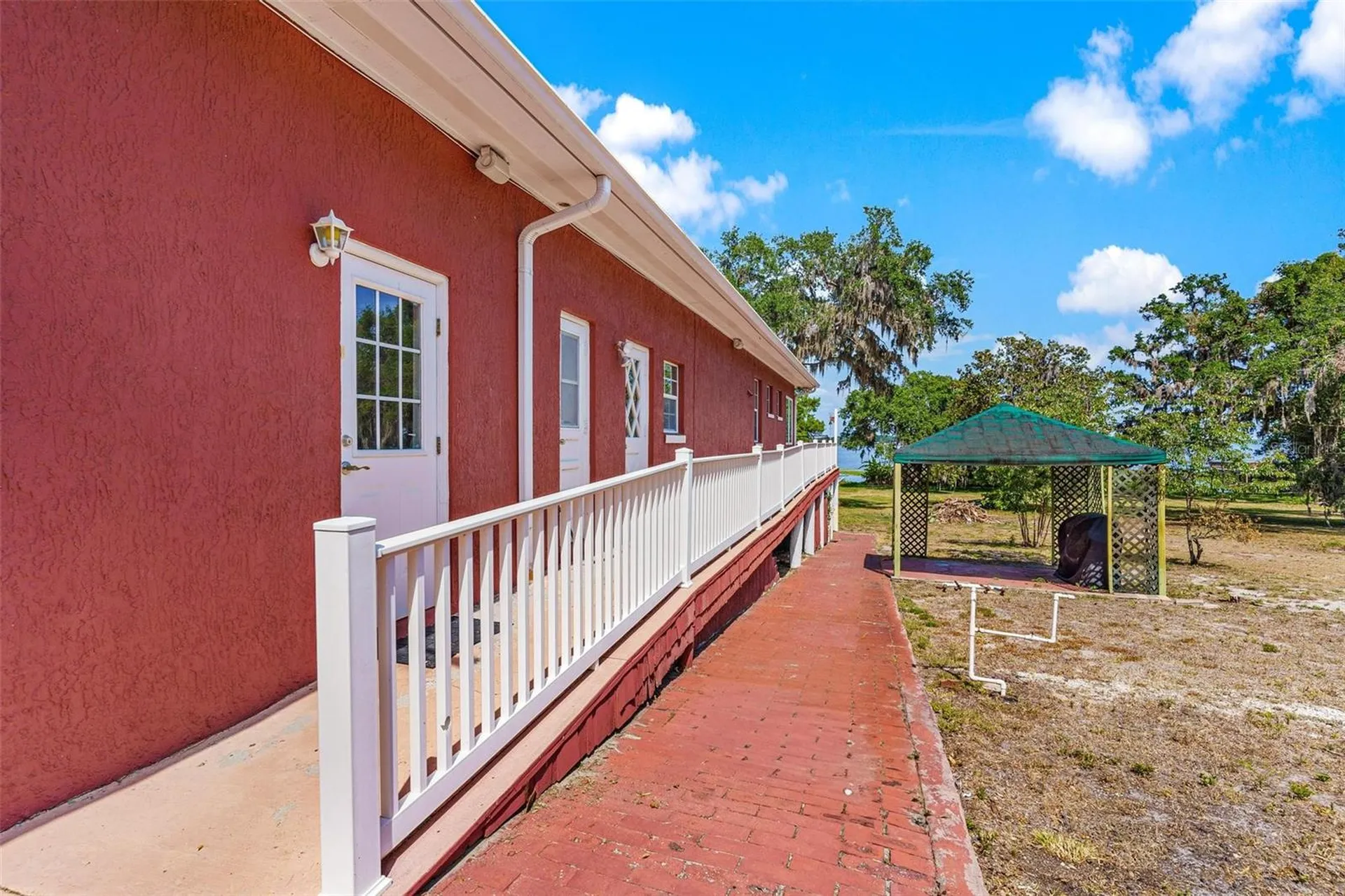 2400 N Griffin Drive Leesburg FL 34748