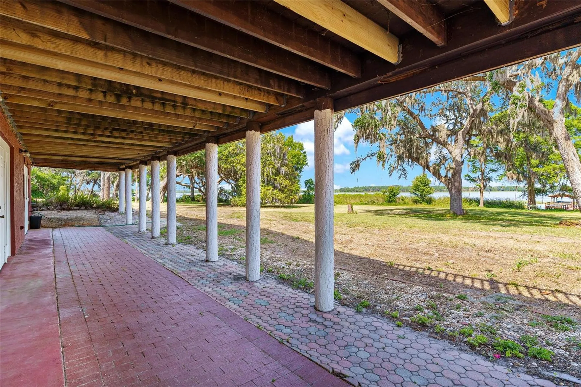 2400 N Griffin Drive Leesburg FL 34748