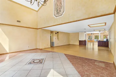 2400 N Griffin Drive Leesburg FL 34748