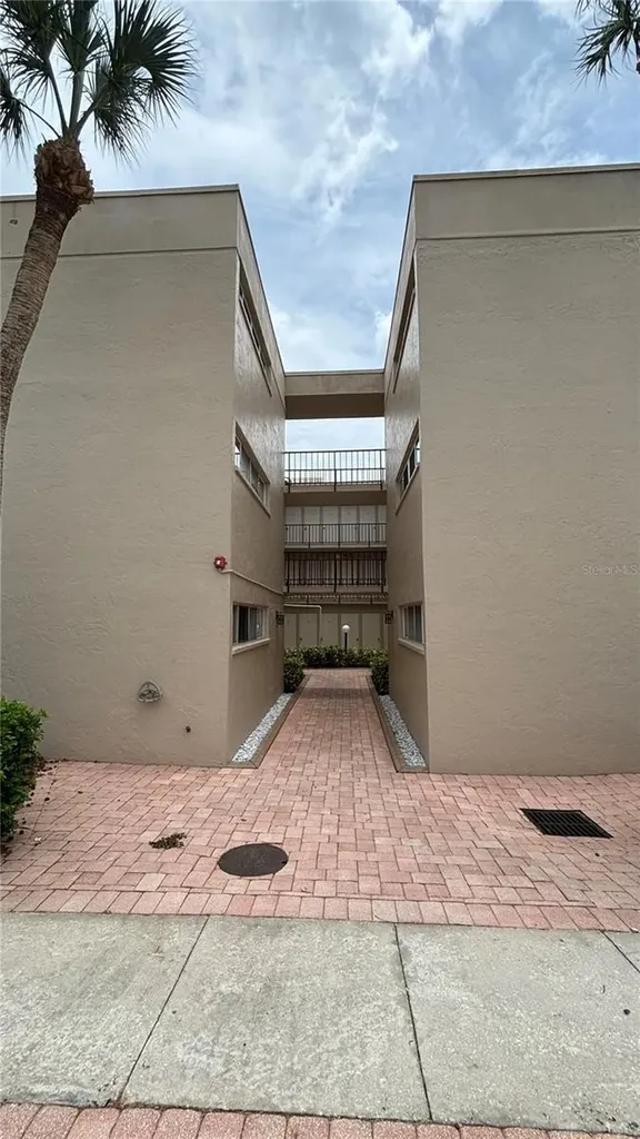 2763 Woodgate Lane Sarasota FL 34231