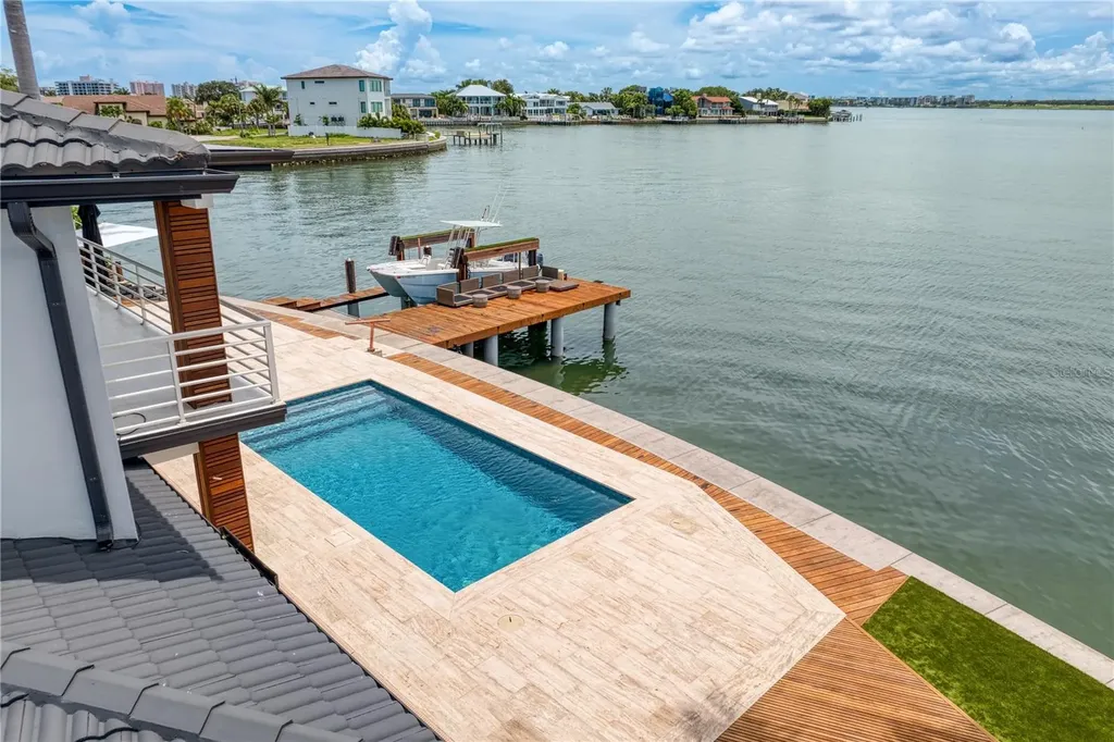 2250 Donato Drive Belleair Beach FL 33786