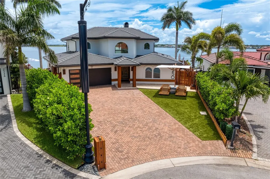 2250 Donato Drive Belleair Beach FL 33786