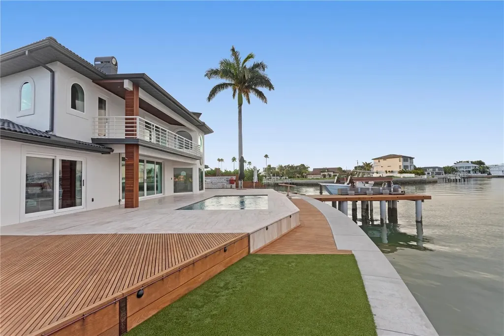 2250 Donato Drive Belleair Beach FL 33786