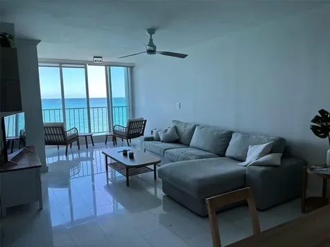 3409 Ave. Isla Verde Carolina PR 00979