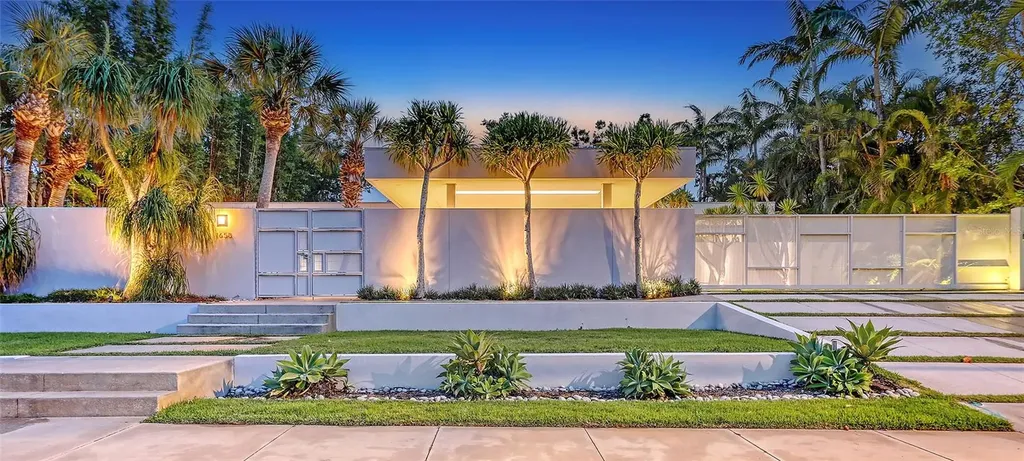 1658 Hawthorne Street Sarasota FL 34239