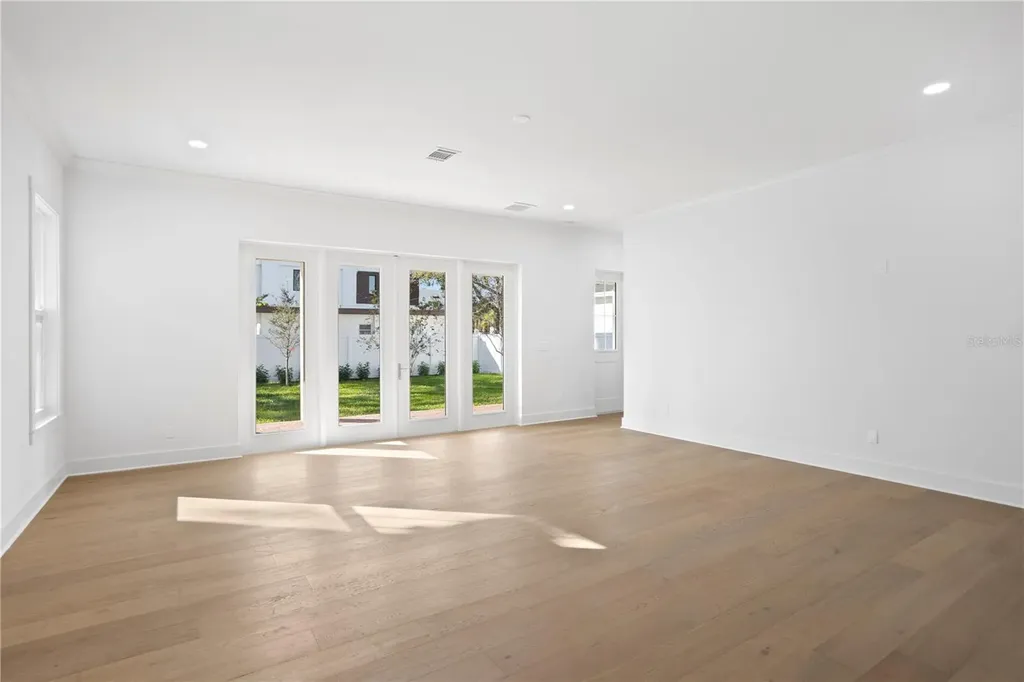 2805 W Wallace Avenue Tampa FL 33611