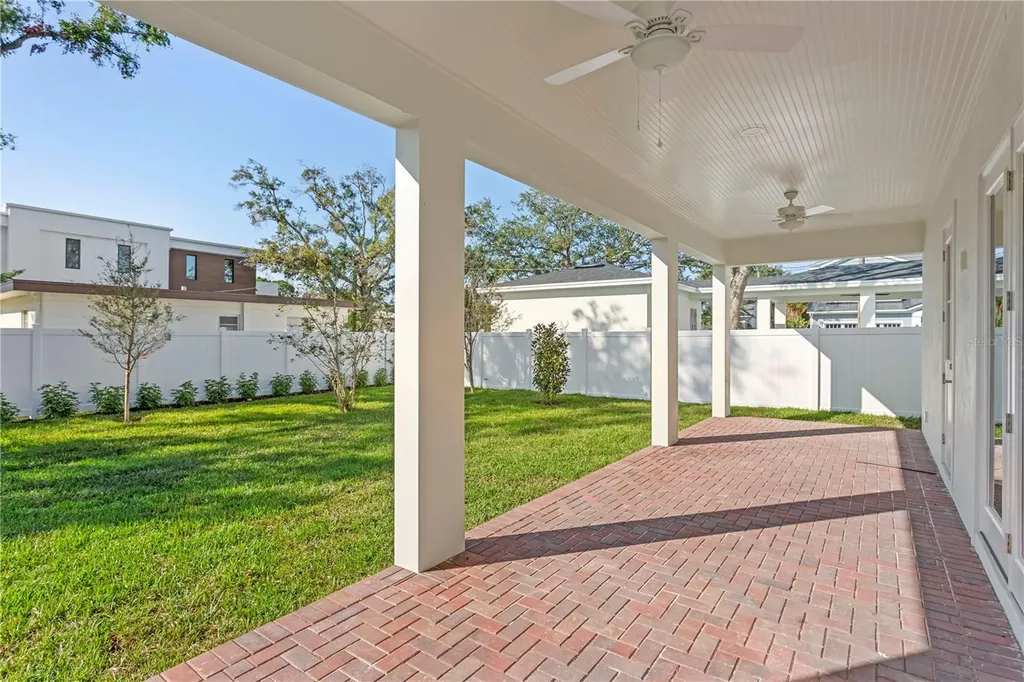 2805 W Wallace Avenue Tampa FL 33611