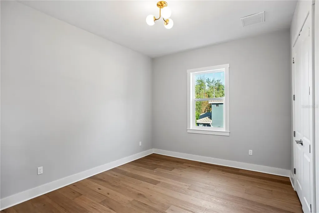 2805 W Wallace Avenue Tampa FL 33611