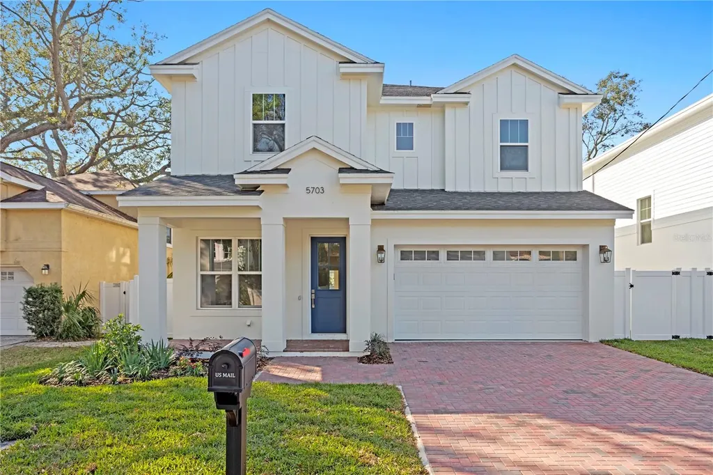 2805 W Wallace Avenue Tampa FL 33611