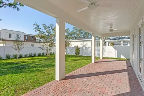 2805 W Wallace Avenue Tampa FL 33611