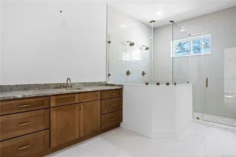 2805 W Wallace Avenue Tampa FL 33611