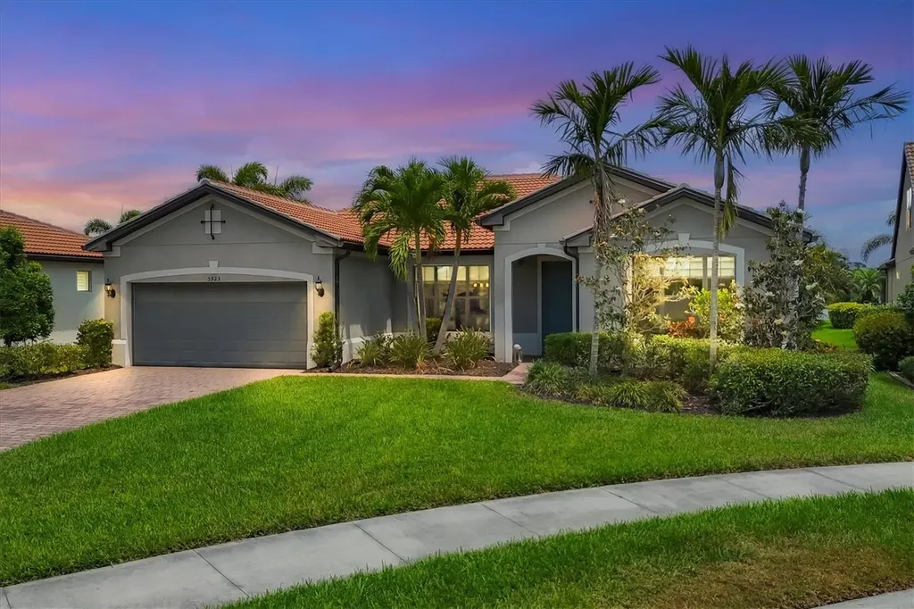 5923 Snowy Egret Drive Sarasota FL 34238