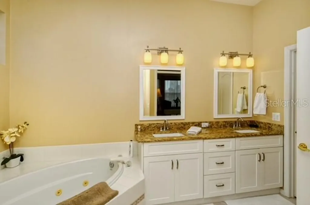 9480 Forest Hills Circle Sarasota FL 34238