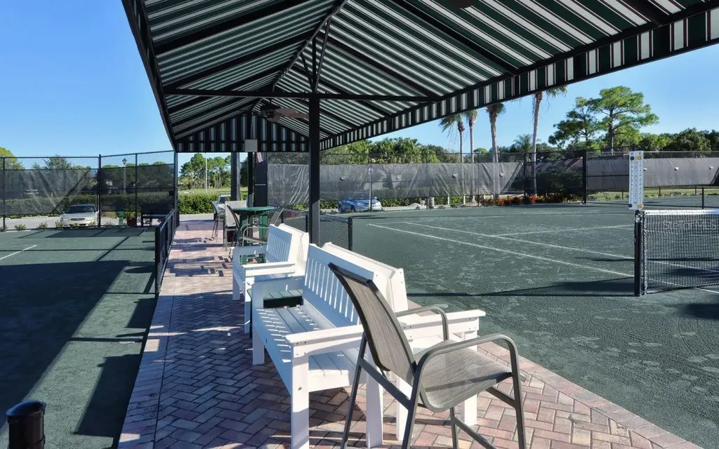 9480 Forest Hills Circle Sarasota FL 34238