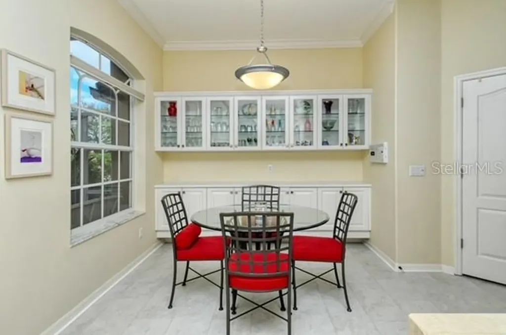 9480 Forest Hills Circle Sarasota FL 34238