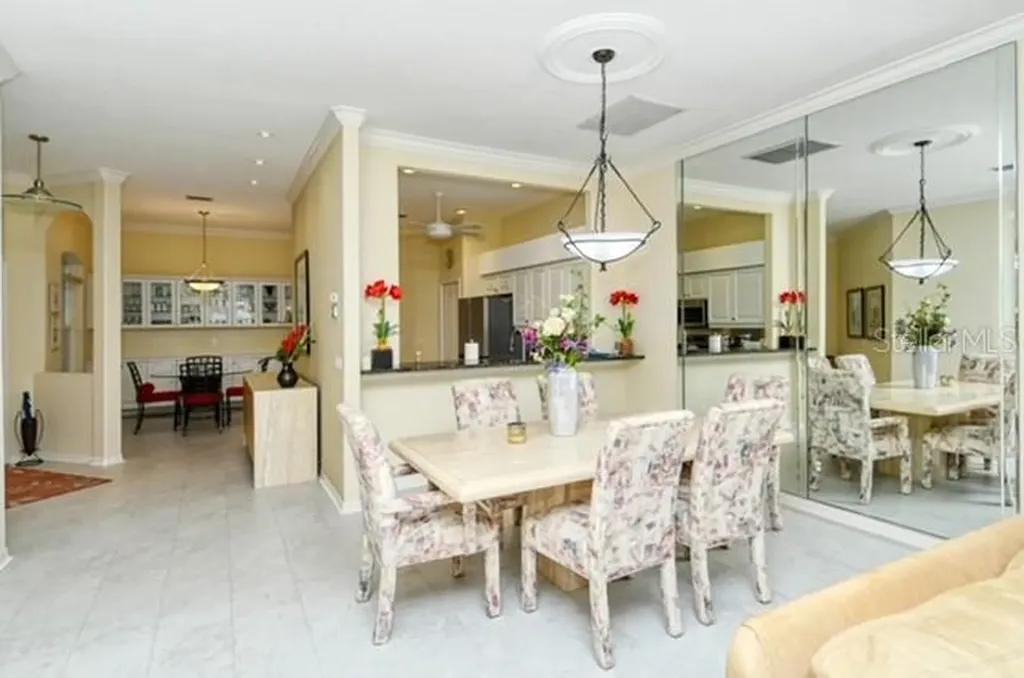 9480 Forest Hills Circle Sarasota FL 34238