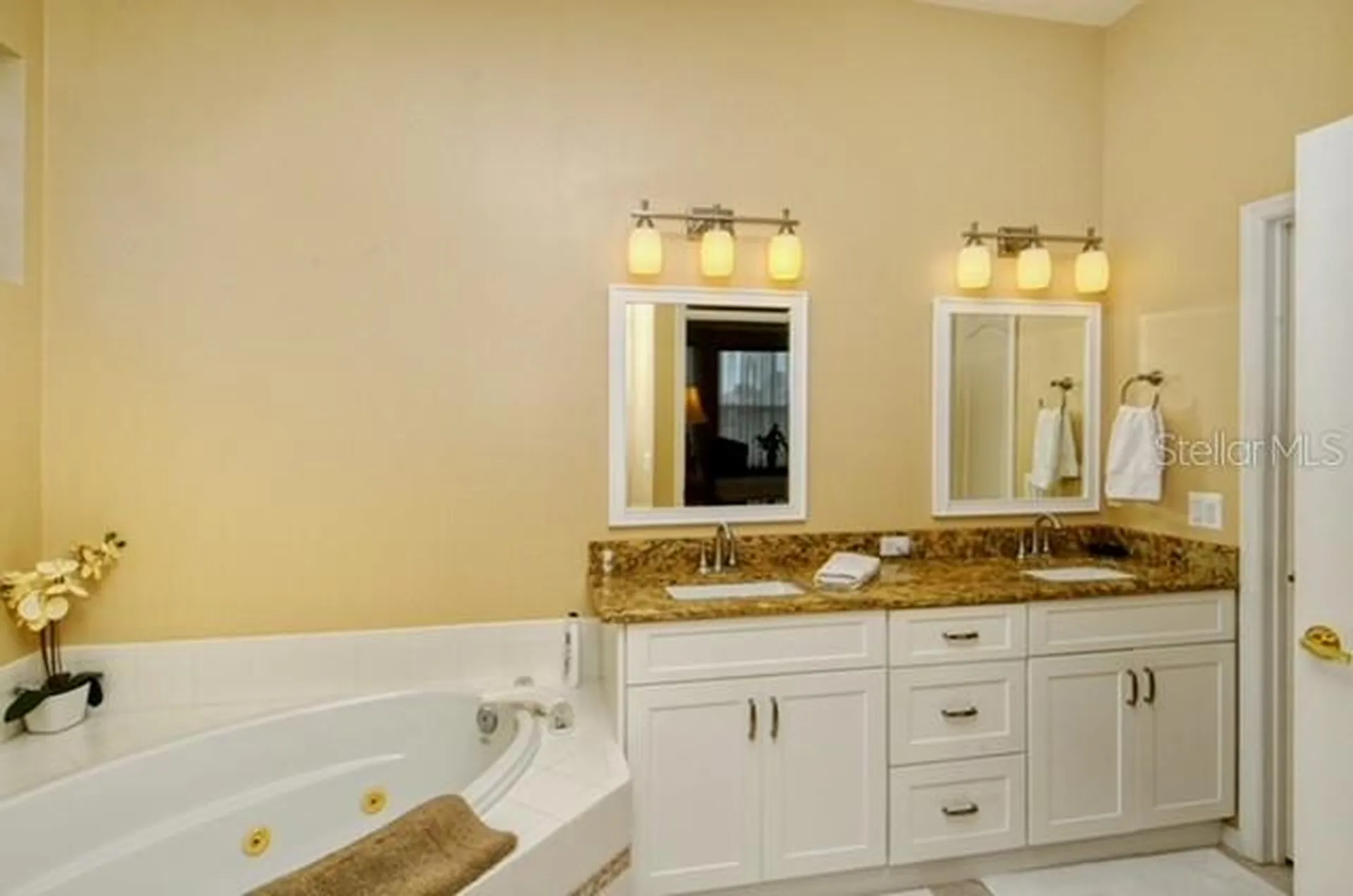 9480 Forest Hills Circle Sarasota FL 34238