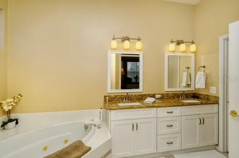 9480 Forest Hills Circle Sarasota FL 34238