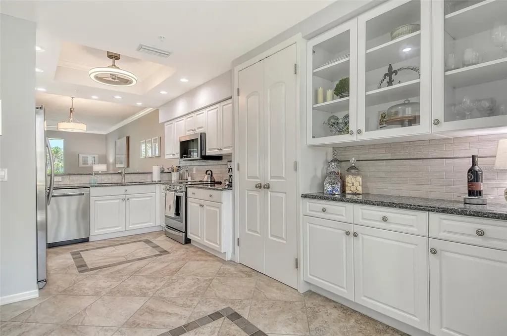 9470 High Gate Drive Sarasota FL 34238
