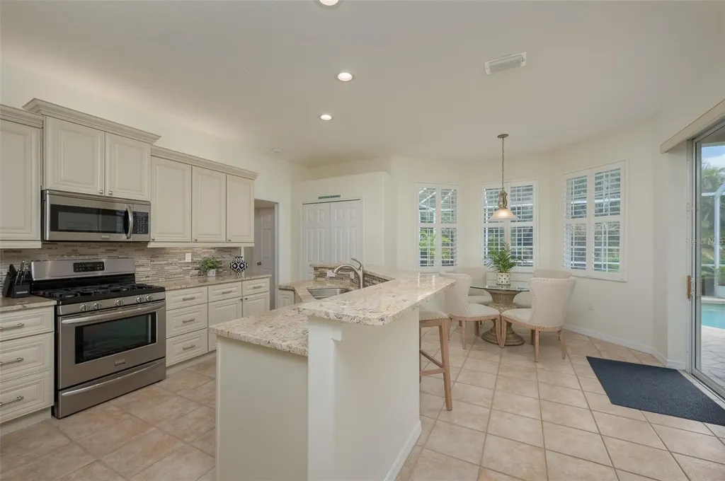 4912 Sabal Lake Circle Sarasota FL 34238