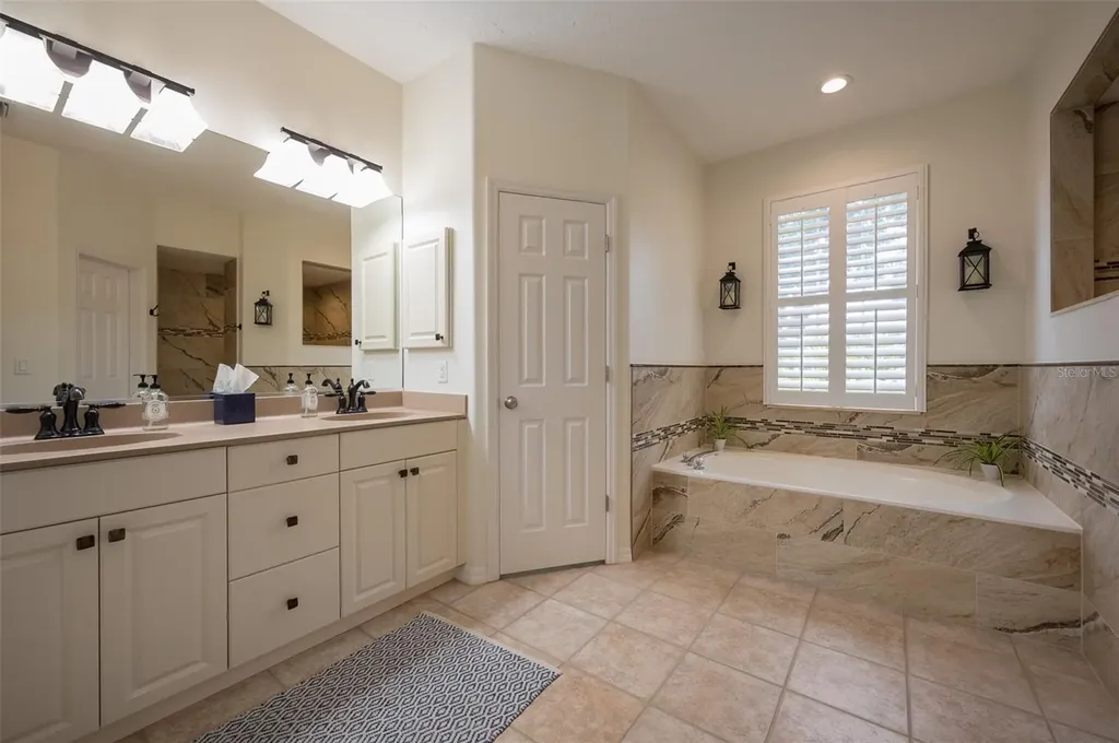 4912 Sabal Lake Circle Sarasota FL 34238