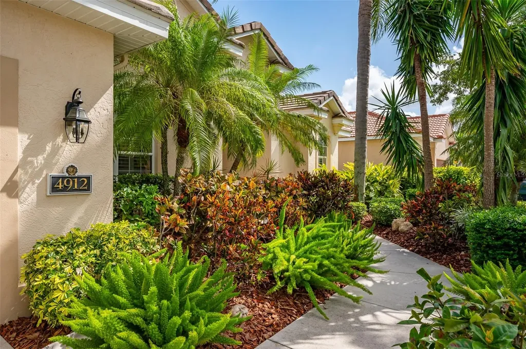 4912 Sabal Lake Circle Sarasota FL 34238