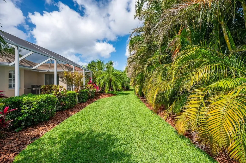 4912 Sabal Lake Circle Sarasota FL 34238