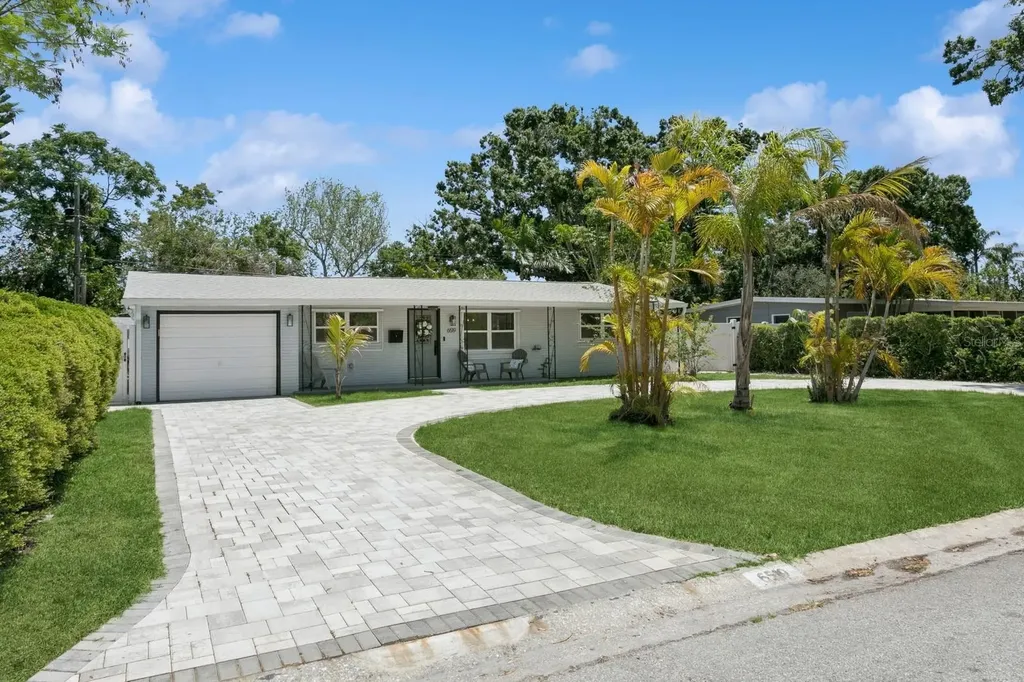 6519 15th Street N St Petersburg FL 33702