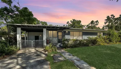 922 Alcazar Way S St Petersburg FL 33705