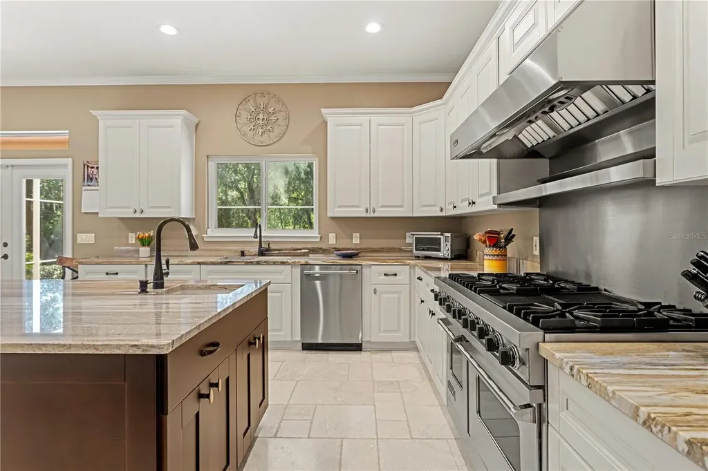 5017 Muir Way Lithia FL 33547