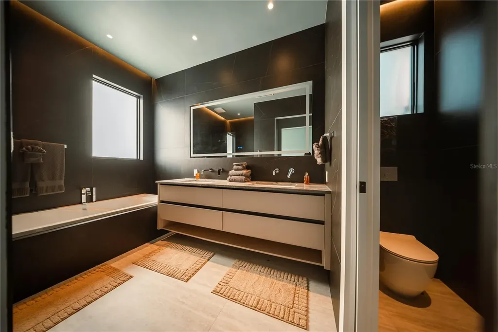 816 Goodrich Avenue Sarasota FL 34236